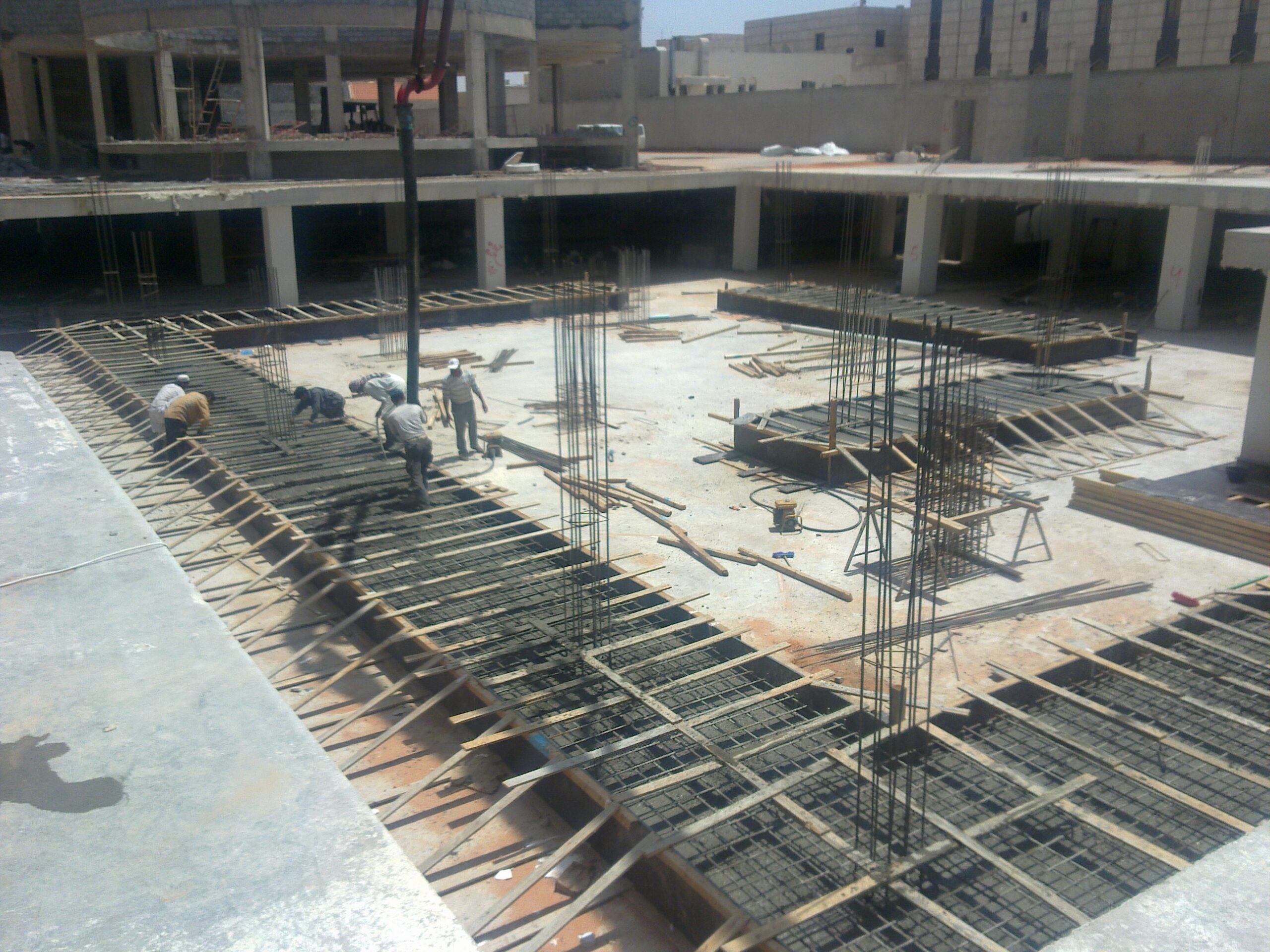 أعمال الإنشاء والبنية التحتية 06052010100