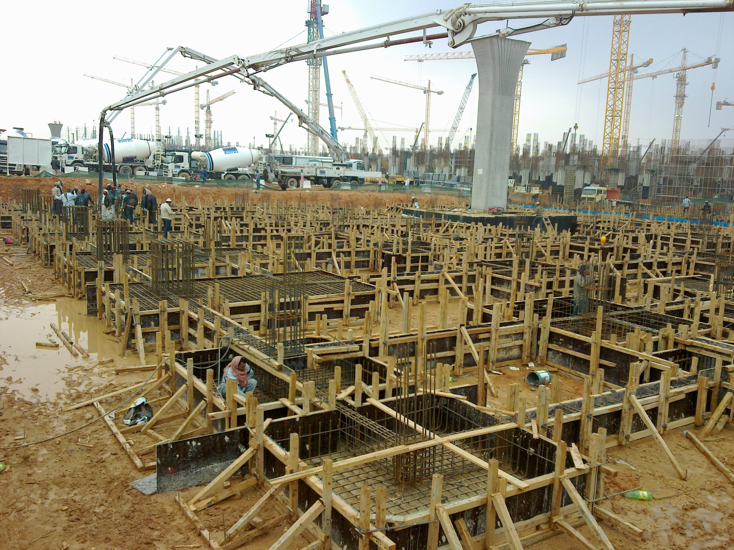 أعمال الإنشاء والبنية التحتية 13122009057