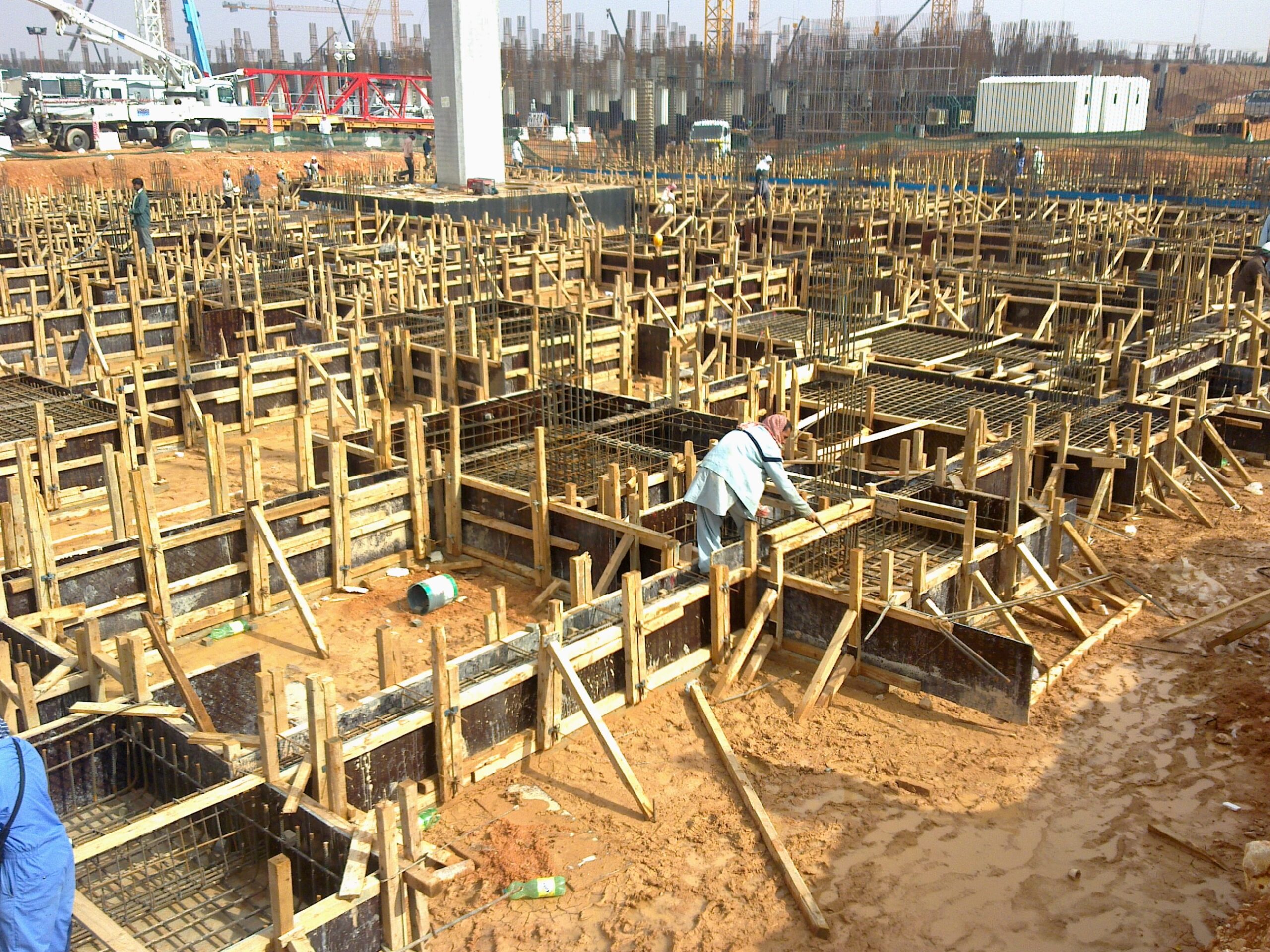 أعمال الإنشاء والبنية التحتية 13122009063