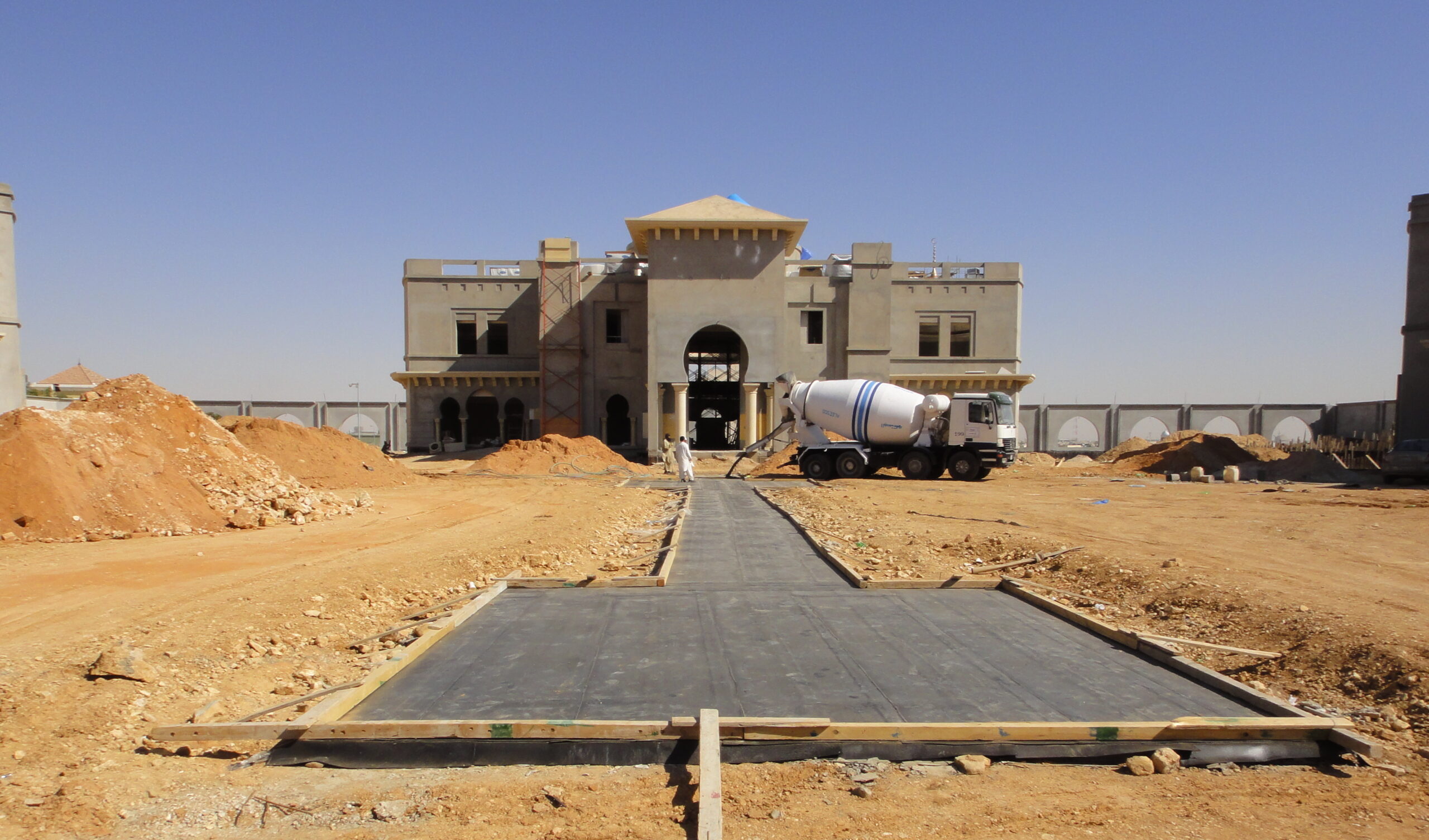 أعمال الإنشاء والبنية التحتية DSC00753