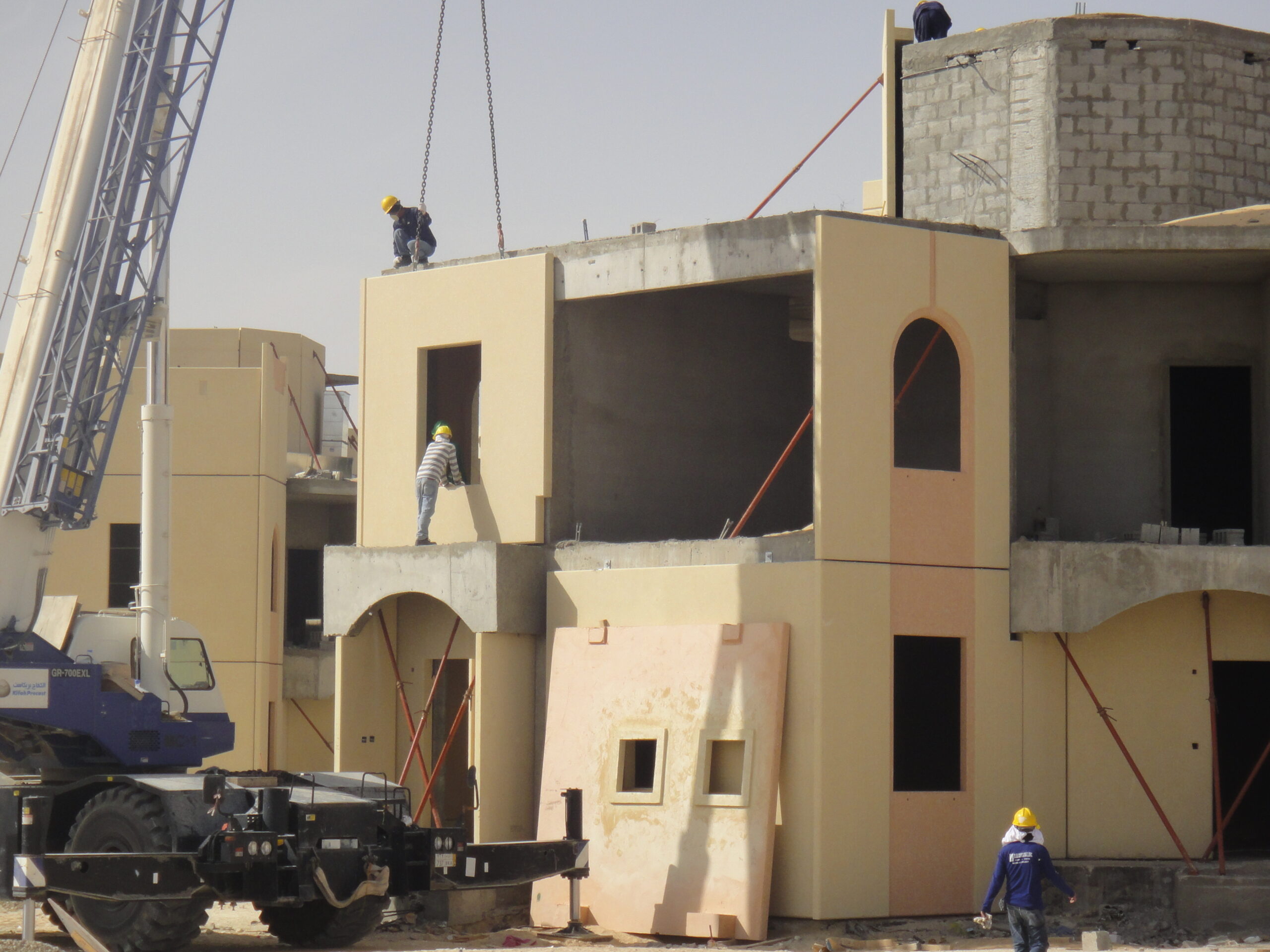 أعمال الإنشاء والبنية التحتية DSC00782