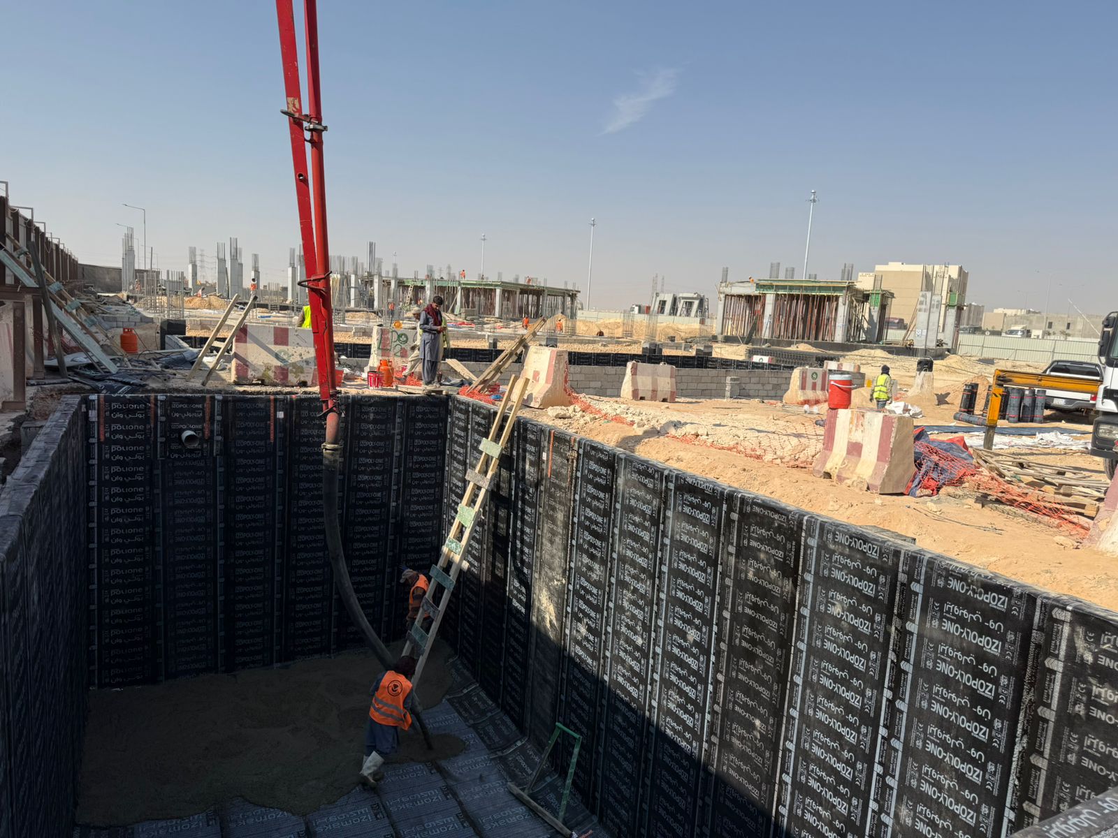 أعمال الإنشاء والبنية التحتية IMG-20251126-WA0036