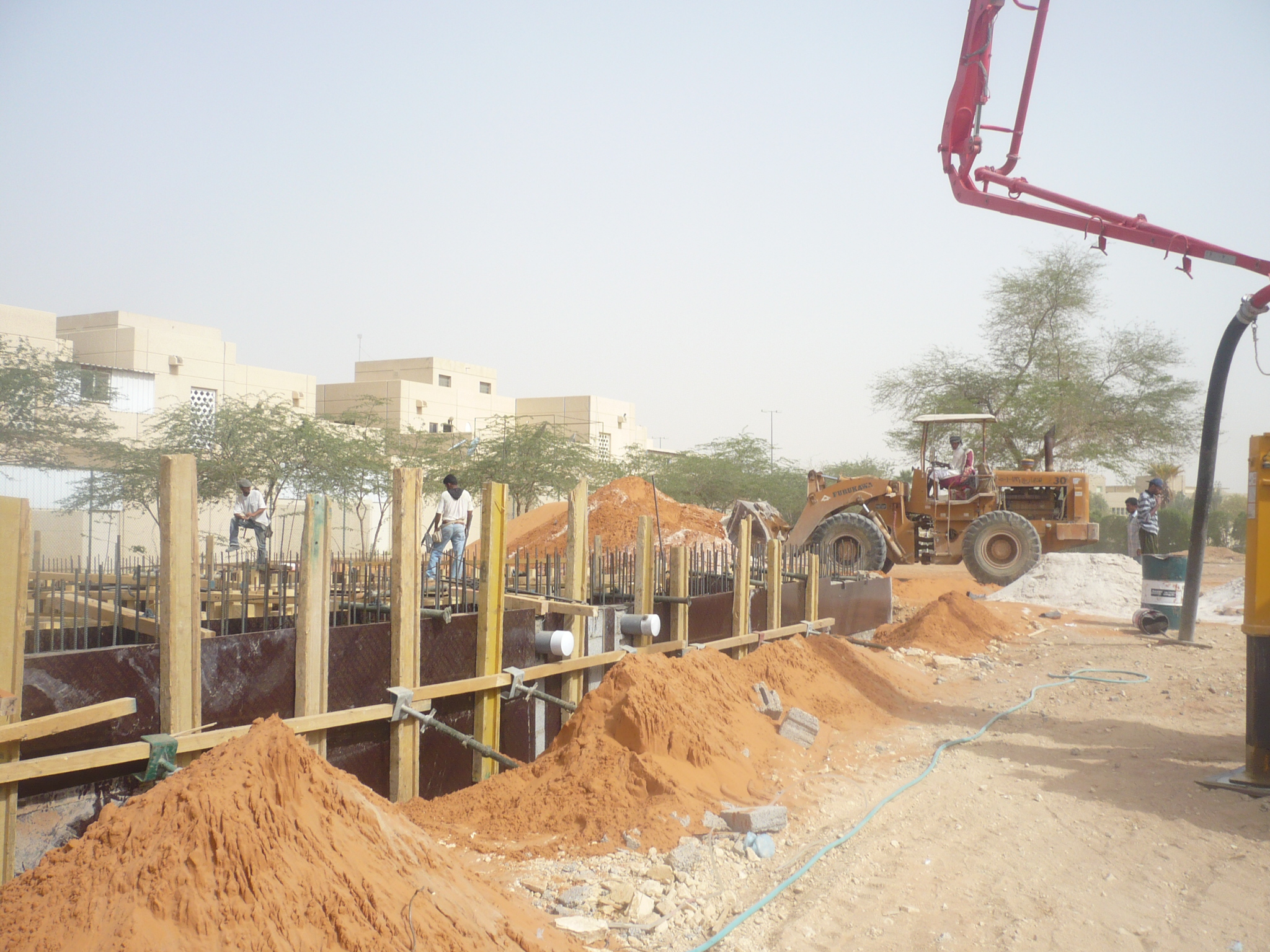 أعمال الإنشاء والبنية التحتية P1020591